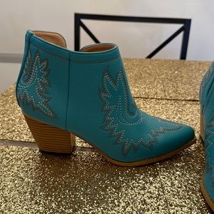 Turquoise boots size 7 Shein Western